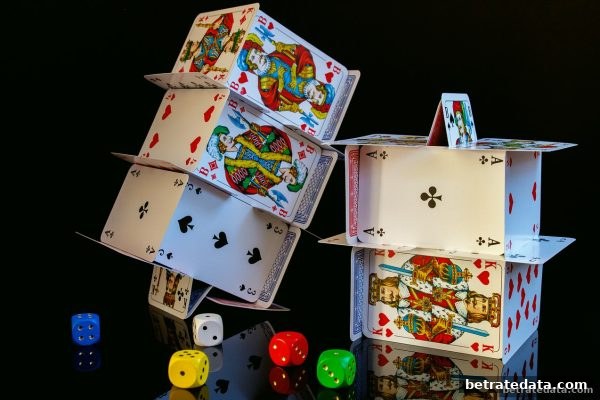 博彩公司信誉评级视角下的桌游心理体验：策略、社交与心流